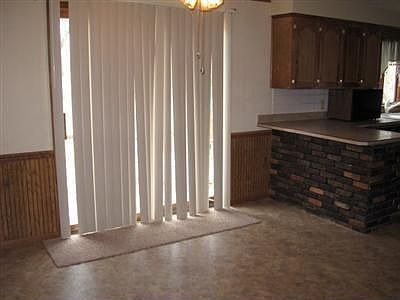 3rd image of 218 Oakdale Dr