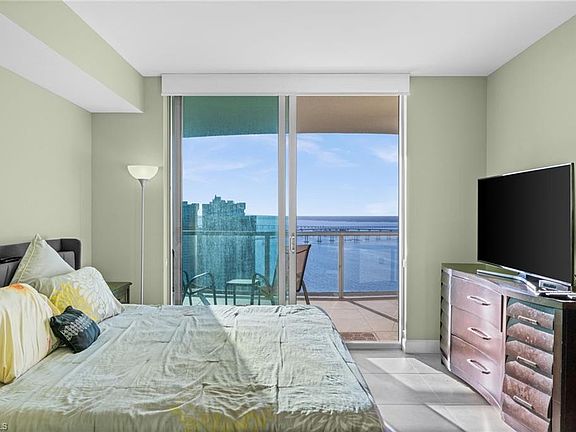 4th image of 3000 Oasis Grand BLVD #2702