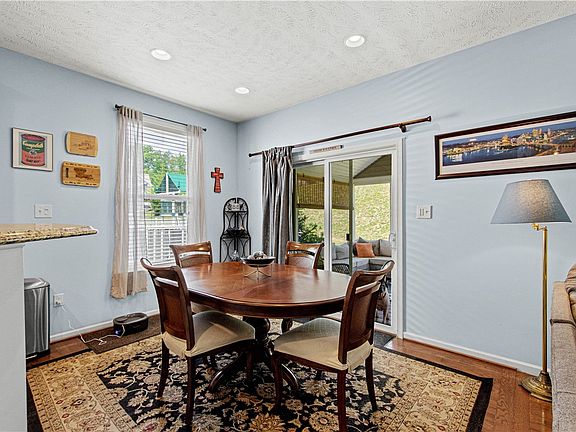 4th image of 4006 Fieldcrest Dr