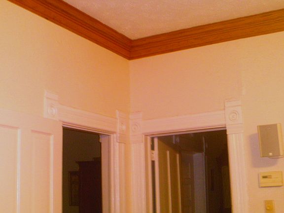 Crown molding,bullseye trim