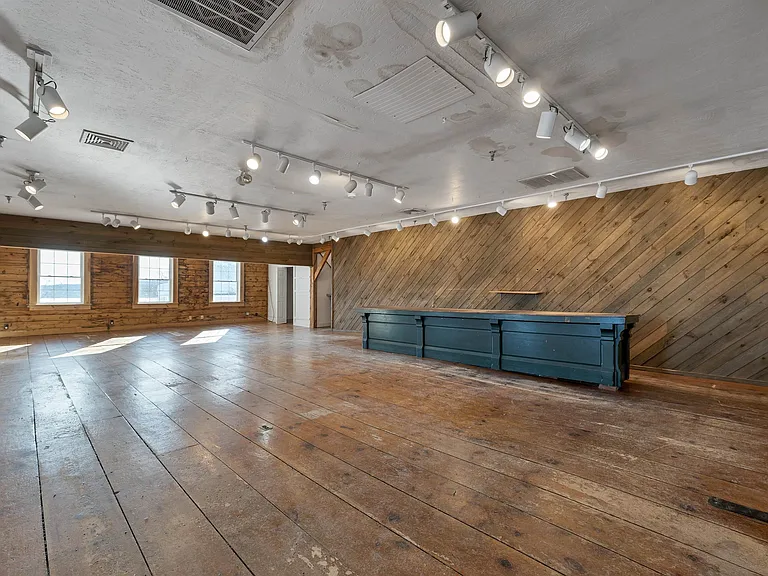 312 Daniel Webster Hwy — Photo 13