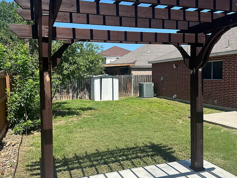 5229 Brewster Dr — Photo 16