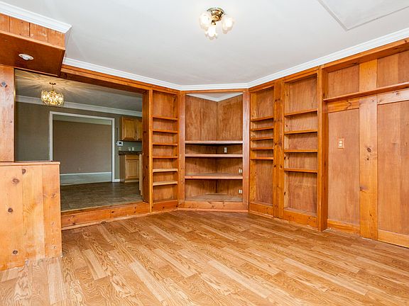 3rd image of 104 La Bar Dr
