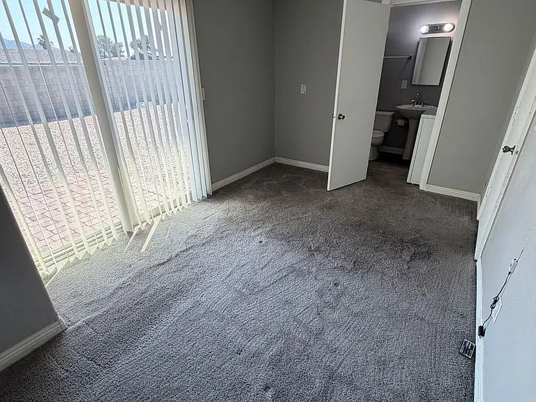 2820 S Sandhill Rd — Photo 12