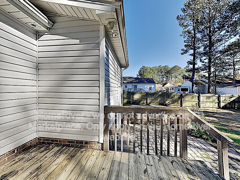 862 N Taylor St — Photo 17