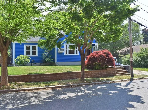 124 Edgehill Rd, Providence, RI 02906