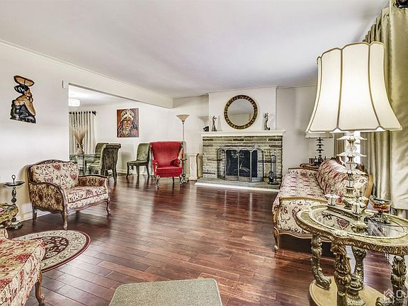 3rd image of 36 38 Sanford Pl