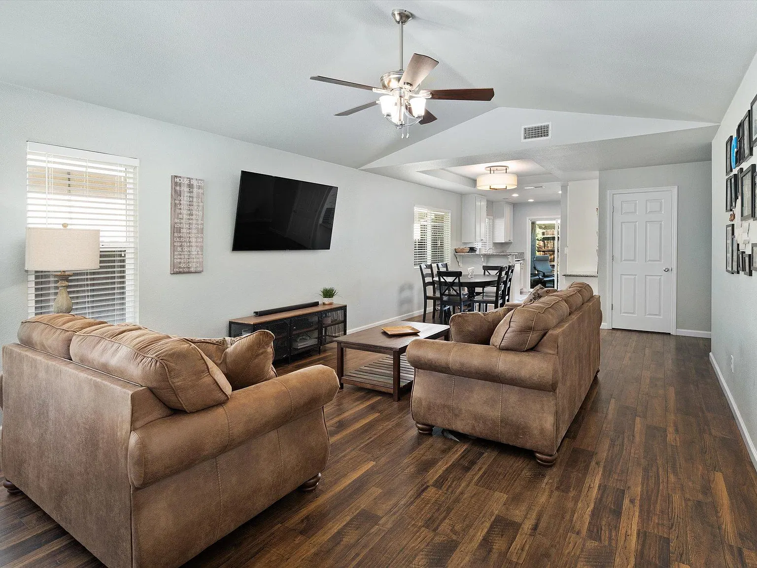 4 bed, 1402 sqft, $2,225 — Photo 4