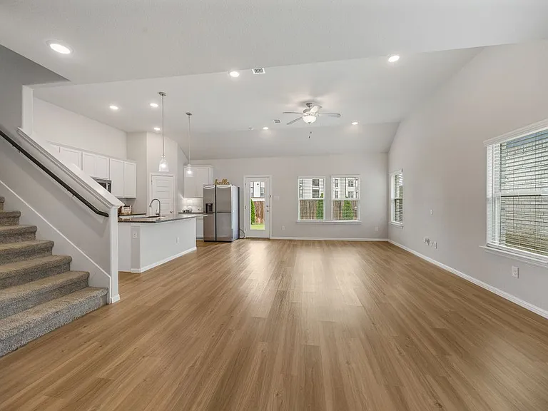 223 Miramar Ave — Photo 9