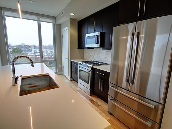 2nd image of 400 Hunt St Unit 403