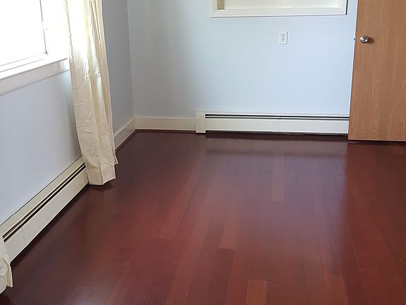 5th image of 45 E Gloucester Dr