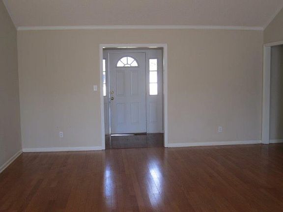 4th image of 3722 Creekwood Dr