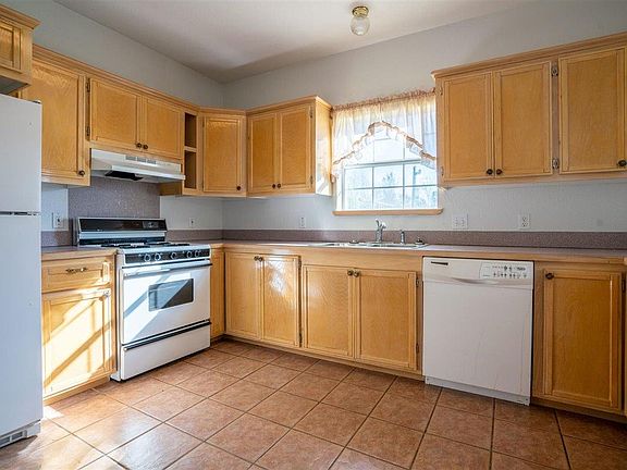4th image of 2511 Smith St