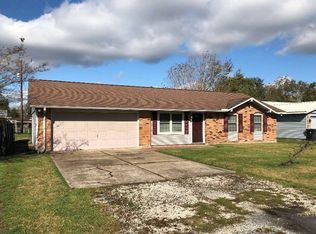 295 Elizabeth St, Bridge City, TX 77611