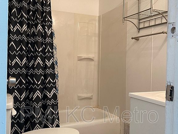 5th image of 1508 W Waldo Ave