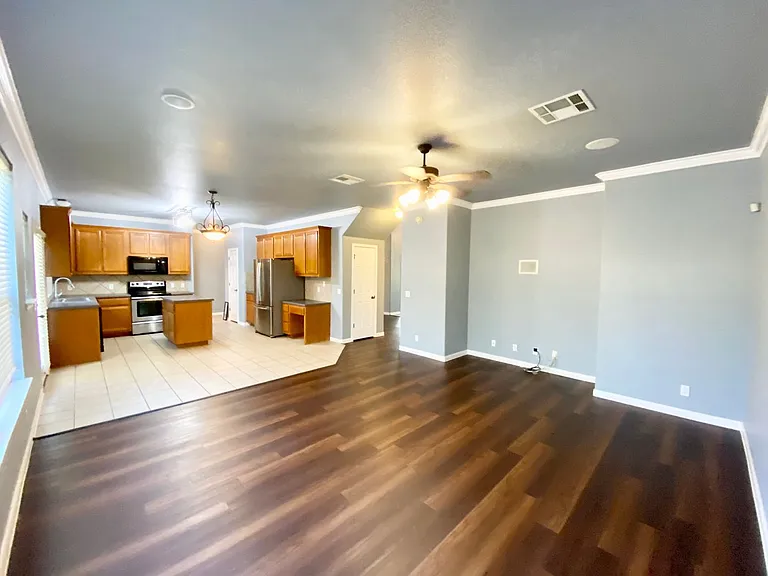 20412 Farm Pond Ln — Photo 6