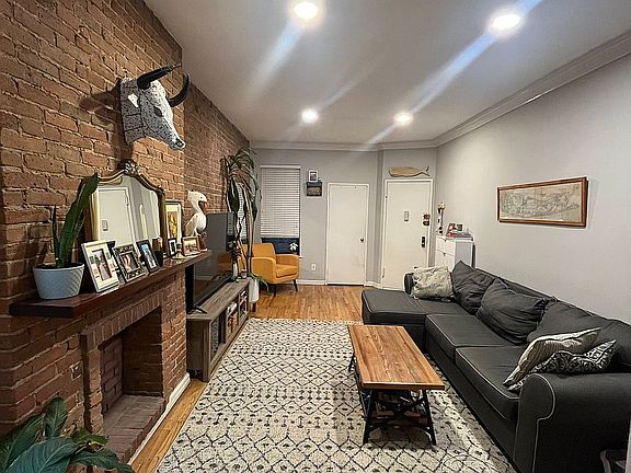 4th image of 227 E 87th St APT 2-D
