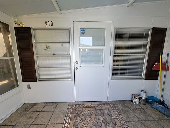 3rd image of 910 51st Avenue Plz W #1