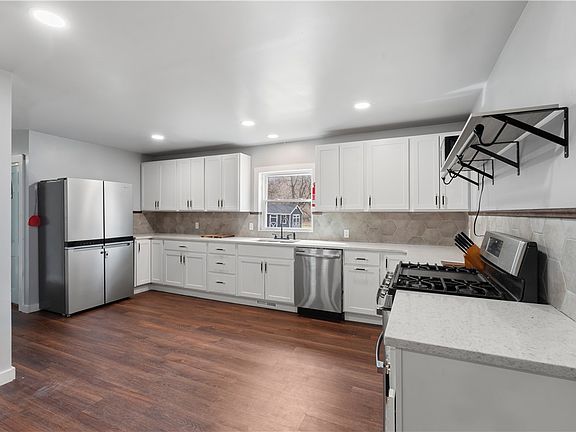 3rd image of 6521 Whitford Rd