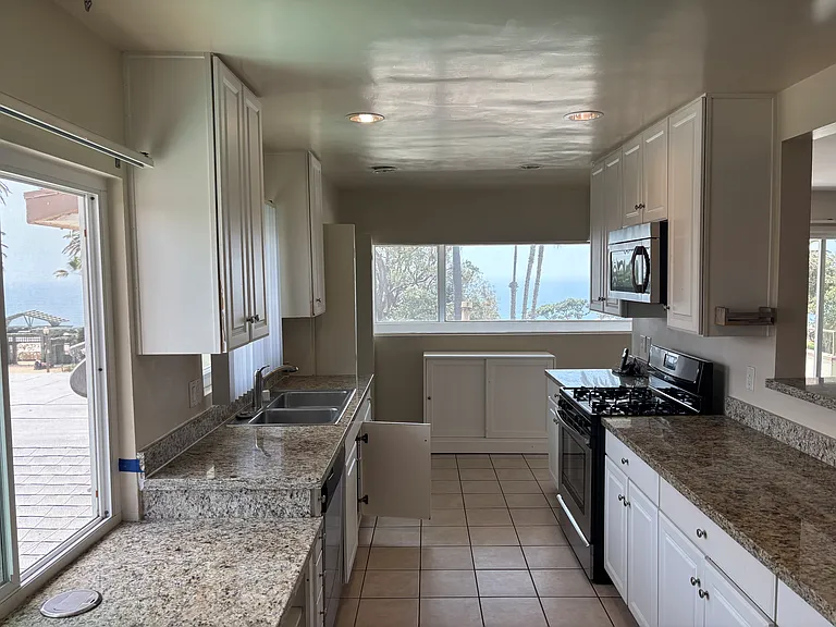 915 Ocean Ave #302 — Photo 27