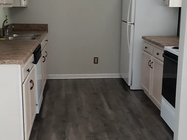 803 Moultrie Ct #E — Photo 5