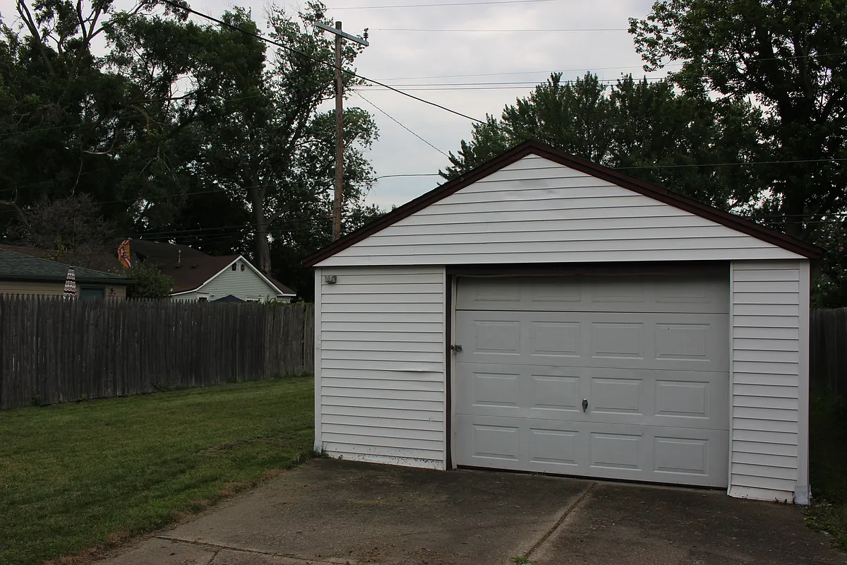 Building Photo - 133 W Browning Ave