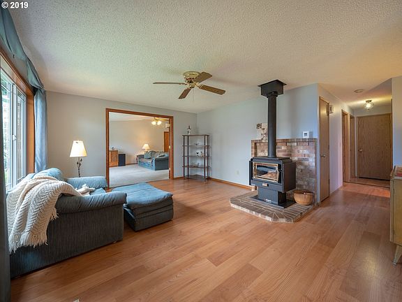 3rd image of 9804 NE 80th Ave
