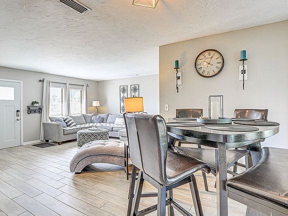 living room dining area