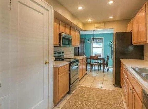 3rd image of 409 E 61st St