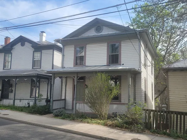 940 W Beverley St, Staunton, VA 24401