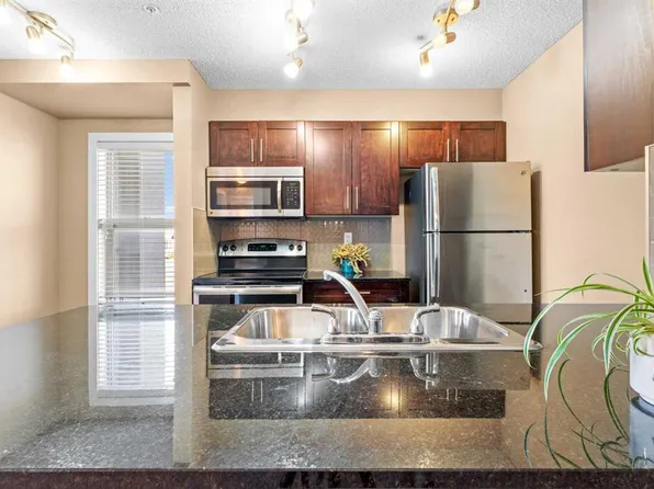 403 W Mackenzie Way SW #7202, Airdrie, AB T4B 3V7