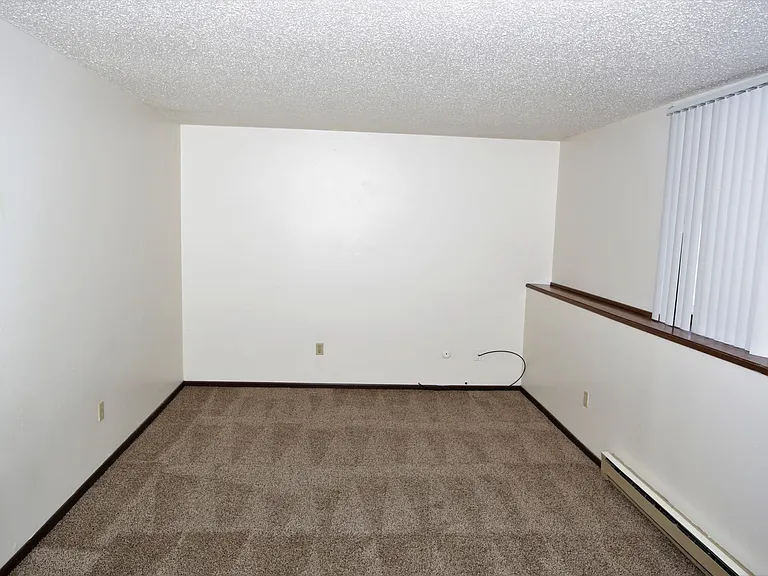 2400 S 17th St #2500 — Photo 3