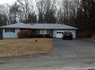 30 Oriole Ave, West Sand Lake, NY 12196
