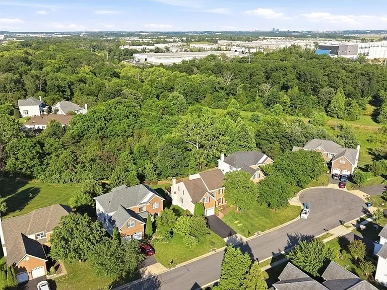 22806 Oatlands Grove Pl — Photo 15