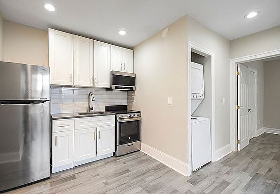 4th image of 232 W 135th St #3C