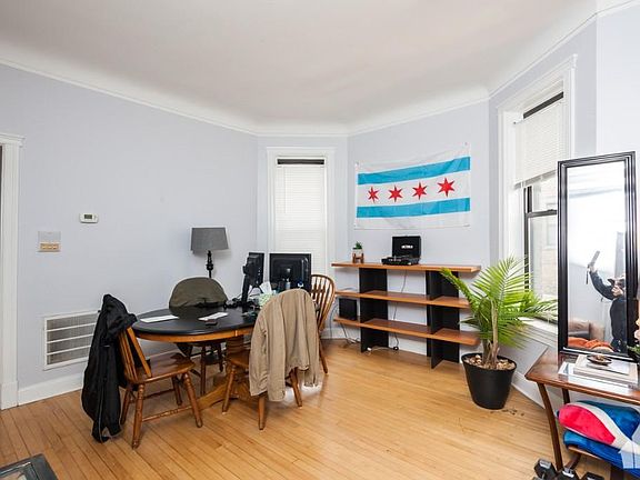 4th image of 1014 W Roscoe St #1H