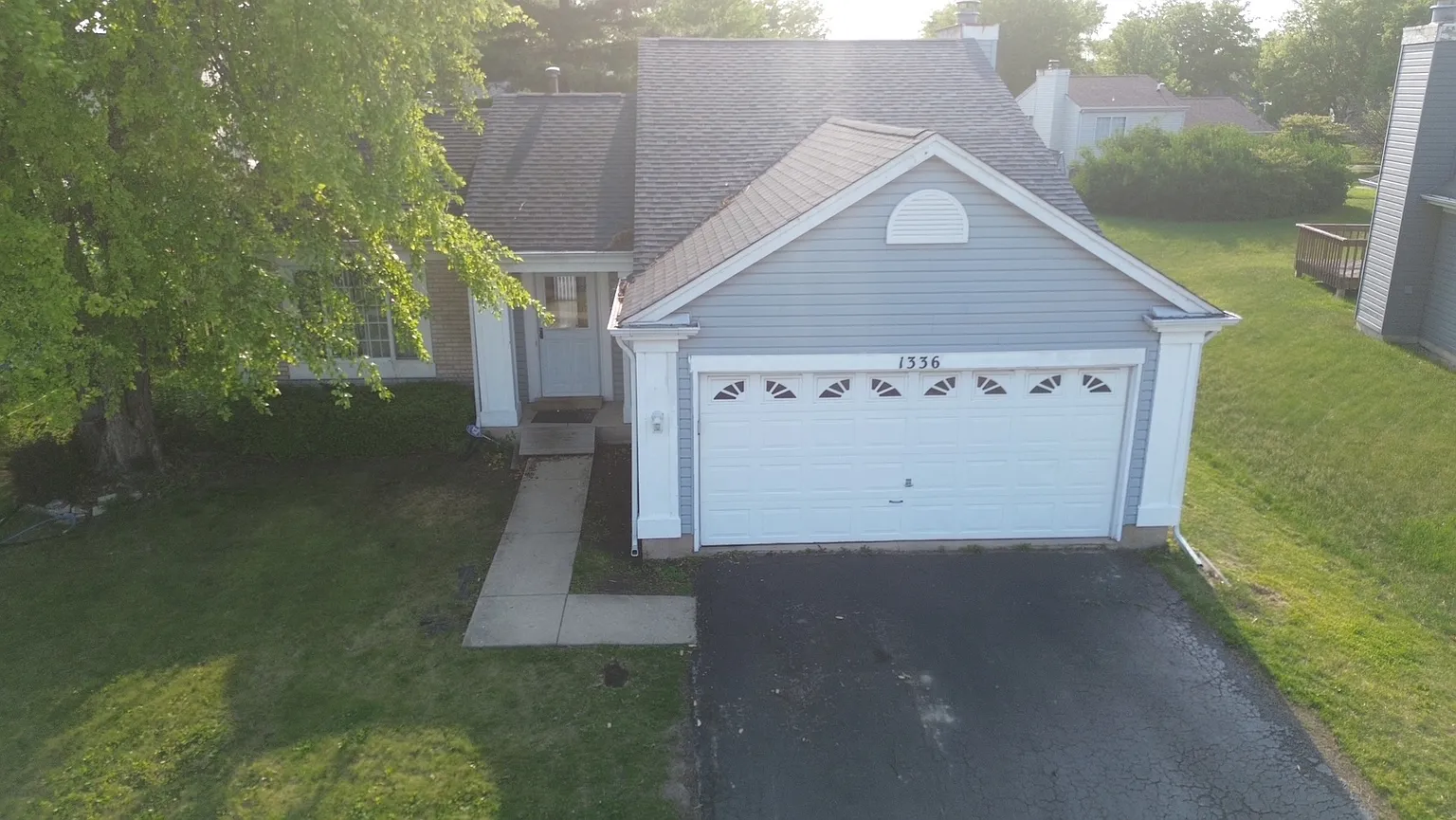 1336 Eastwood Dr photo 1