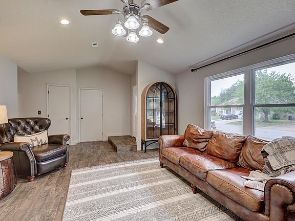 3rd image of 1125 Woodland Drive