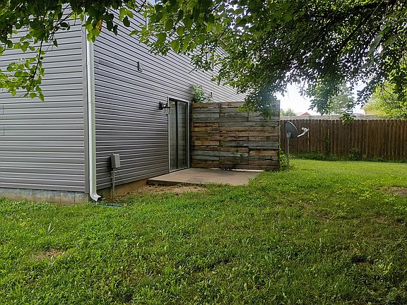 2nd image of 1102 Pine Ct APT D