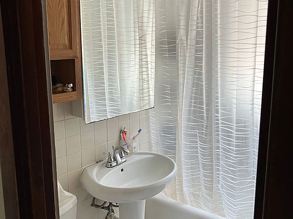 4th image of 5425 W Wellington Ave #2