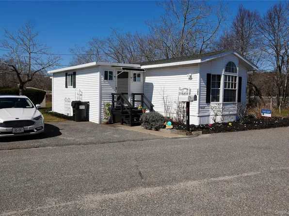 (undisclosed Address), Calverton, NY 11933