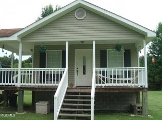 6 Chester Lee Cutoff Rd, Poplarville, MS 39470