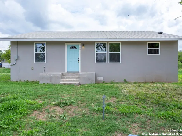 640 Avenue J, Poteet, TX 78065