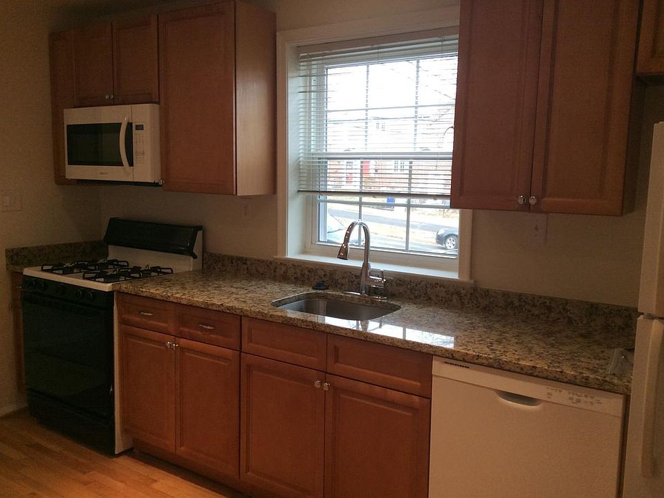1st image of 206 Gentry Ave