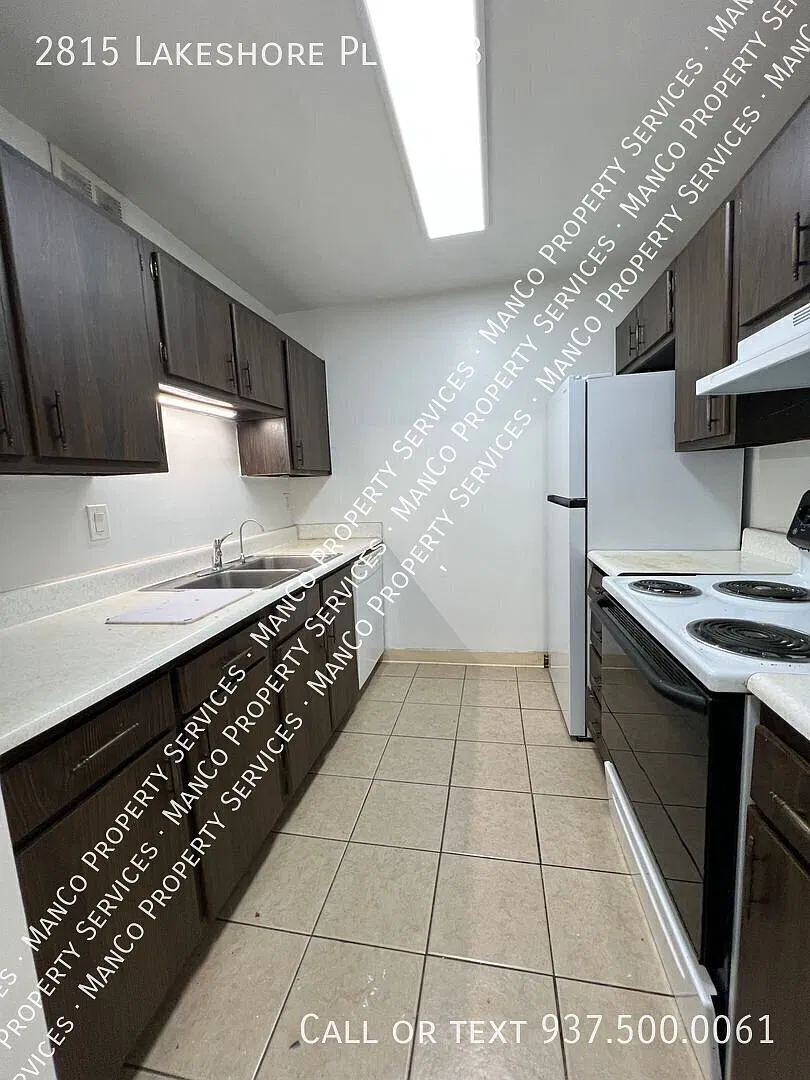 2815 Bellaire #403 - 2 Bed - 2 Bath - with a Balcony - Available Now! — Photo 3
