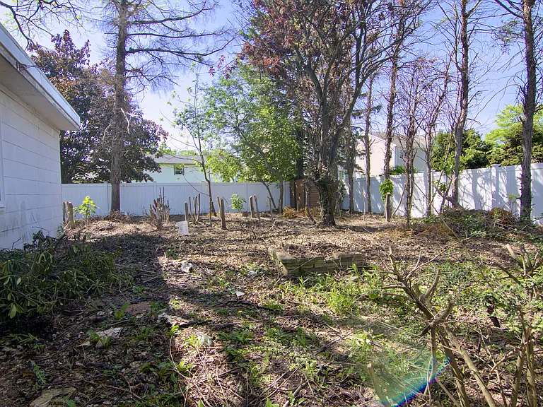 126 Nelson St — Photo 33