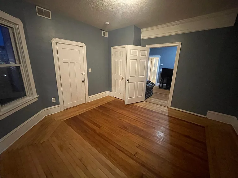 1823 Pleasant St #2 — Photo 6