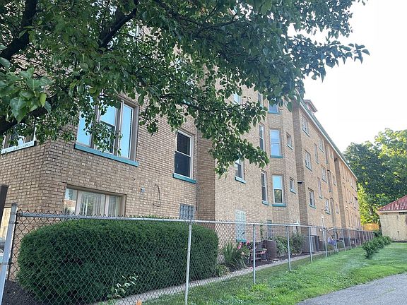 3rd image of 3896 Reading Rd