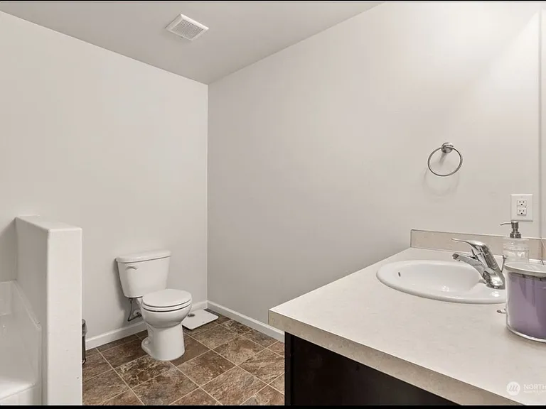 1901 Hudson St NW — Photo 11