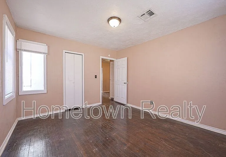 1605 NW 29th St — Photo 16